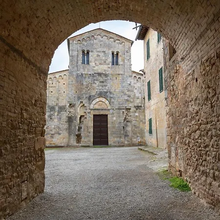 Enchanting Flat With Patio In Abbadia A Isola Monteriggioni Exterior photo