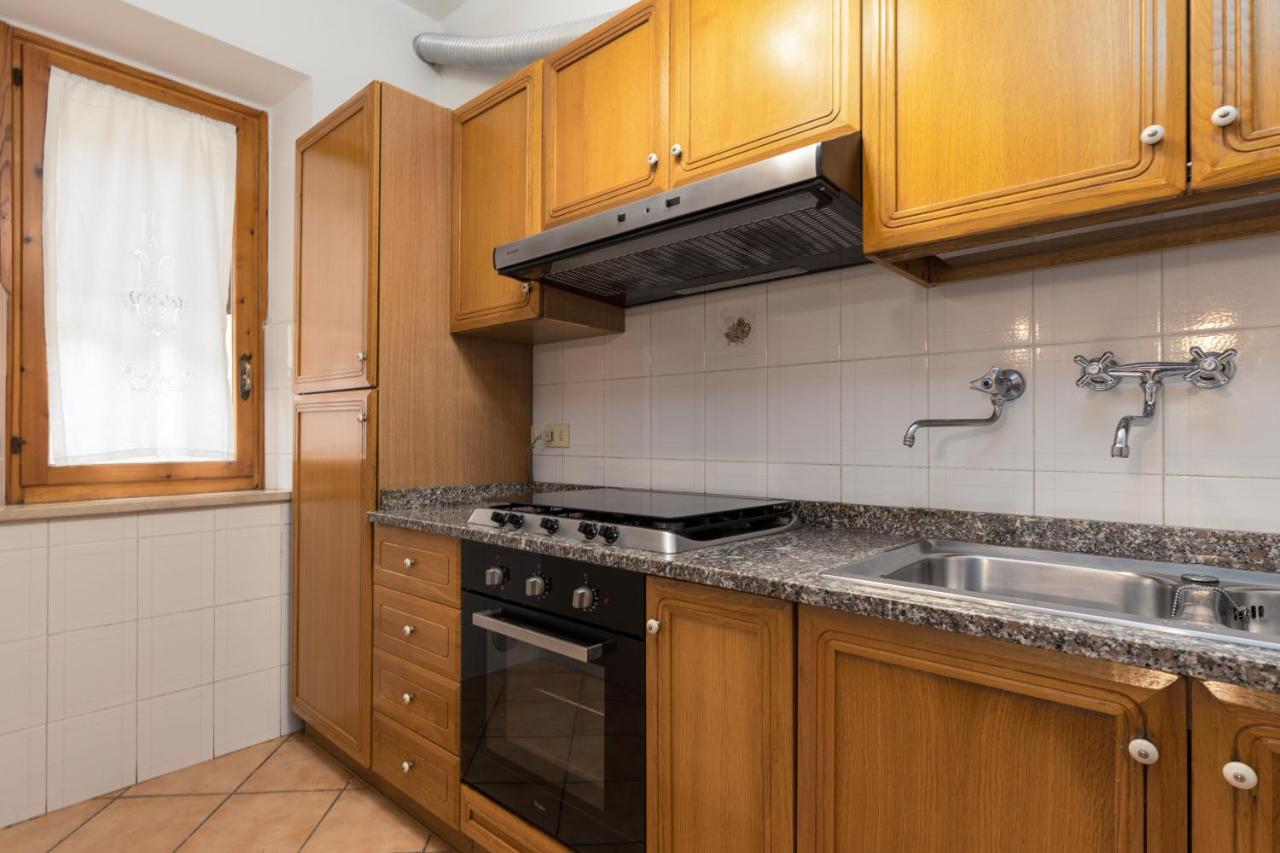 Enchanting Flat With Patio In Abbadia A Isola Apartment