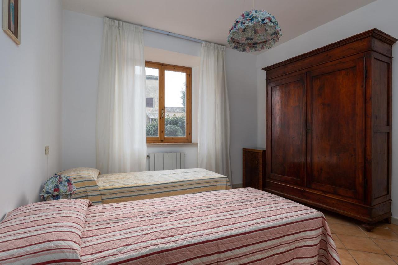 Enchanting Flat With Patio In Abbadia A Isola Apartment *