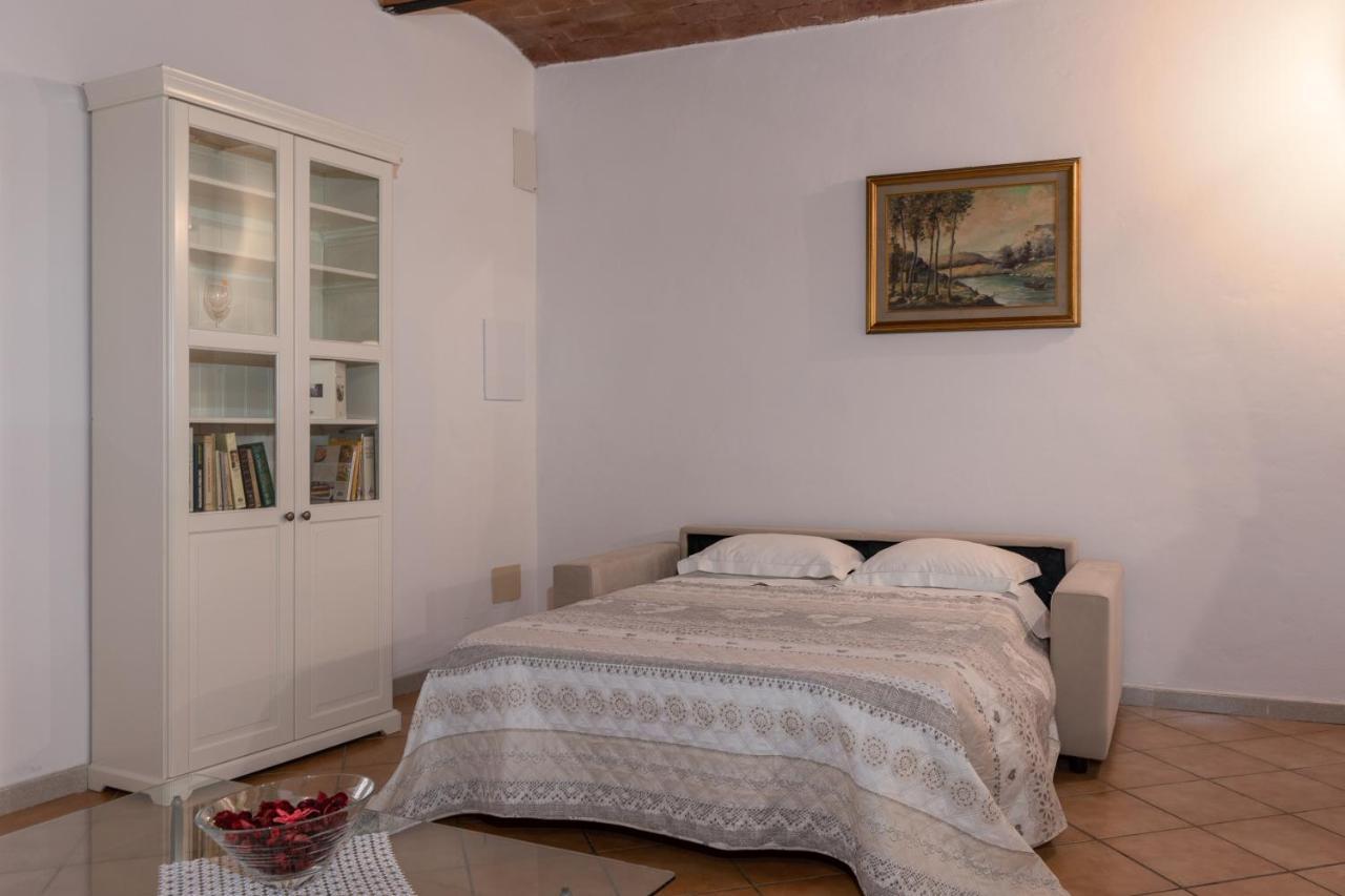 Enchanting Flat With Patio In Abbadia A Isola Apartment *