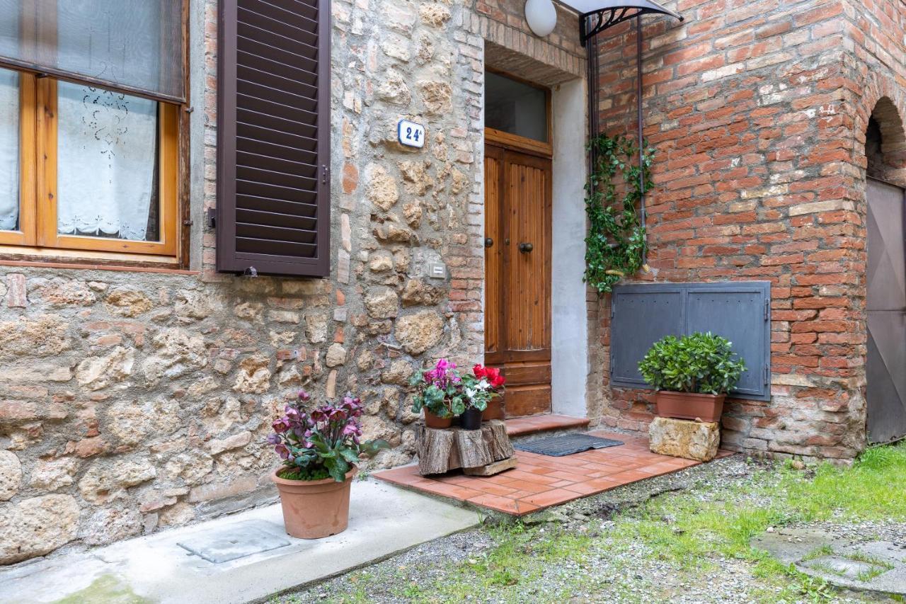 Enchanting Flat With Patio In Abbadia A Isola Monteriggioni
