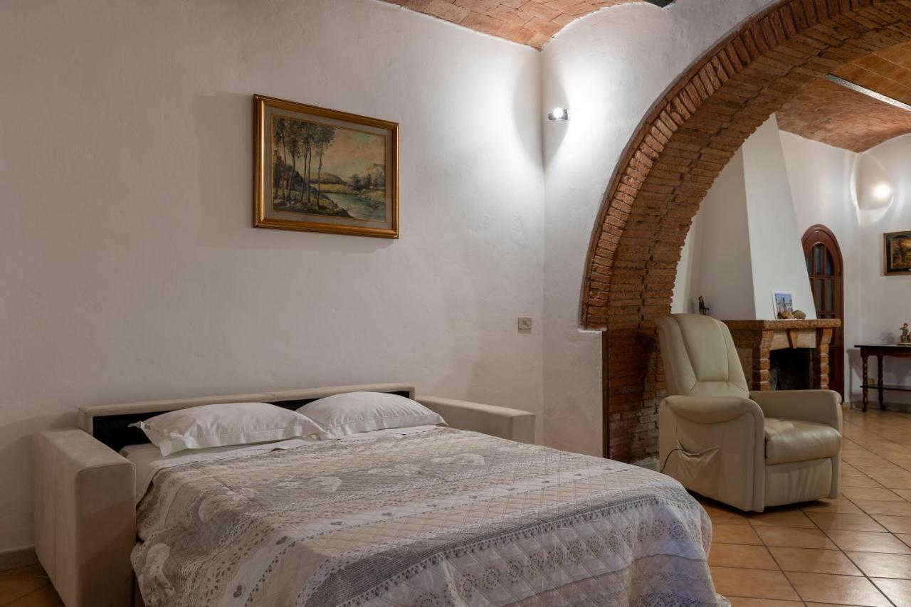 Enchanting Flat With Patio In Abbadia A Isola *